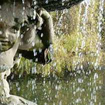 Close-up-of-statue-in-italian-gardens_square