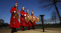 The_trumpeters_of_the_life_guards_announce_new_fountain_in_kensington_gardens_signpost