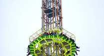 Tower_ride_at_winter_wonderland_signpost