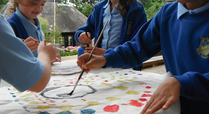 Children_painting_a_flag_signpost