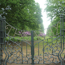 The_way_gates_in_richmond_park_square