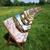 Deckchairs_in_the_park_square