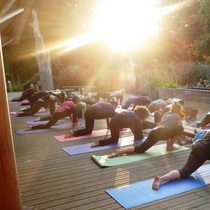 Sunset_yoga_in_hyde_park_square