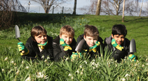 Boys_lay_in_the_snowdrops_of_hyde_park_signpost