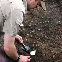 Volunteer_on_greenwich_parks_archeological_dig_square