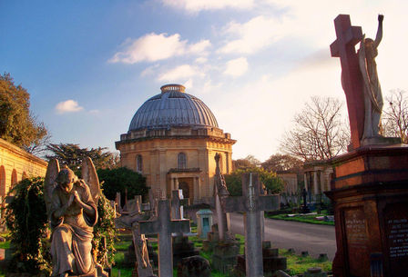Chapel_and_monuments_in_brompton_cemetery__c__robert_stephenson_article_detail
