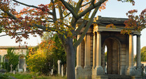 Brompton_cemetery_-_2014__-_colonnades_ceremonial_axis_-_max_a_rush_dsc-0115_signpost